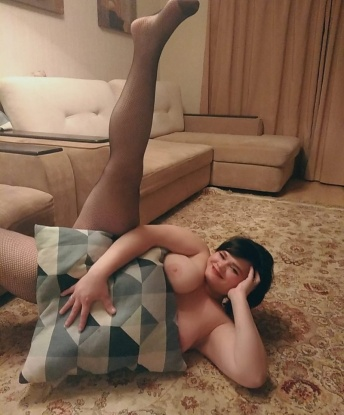 Живу в Москве и готова подарить тебе море удовольствия! У меня есть множество услуг, которые ты можешь выбрать: классический массаж, эротический массаж, шоу лесби, страстные игры ролевых персонажей и многое другое. Уверена, что мы найдем что-то особенное для тебя. У меня есть отличные отзывы от довольных клиентов, которые наслаждались моим искусством и находили у меня истинное наслаждение. Фото тоже доступны для просмотра, и я уверена, что тебе понравится то, что увидишь 😉 Не упускай возможность погрузиться в мир наслаждения со мной! Елисей